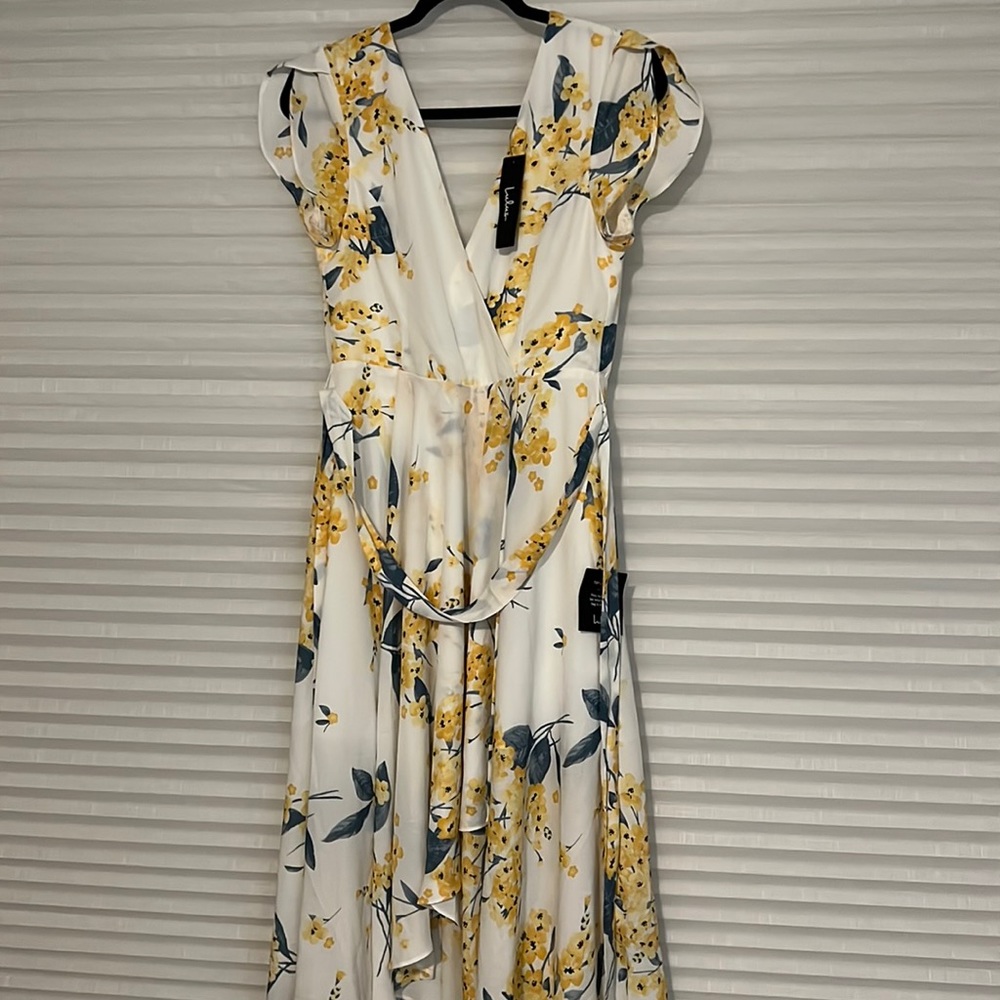 Lulus French Countryside, Size M. White and Yellow Floral. Brand new. Tags on.